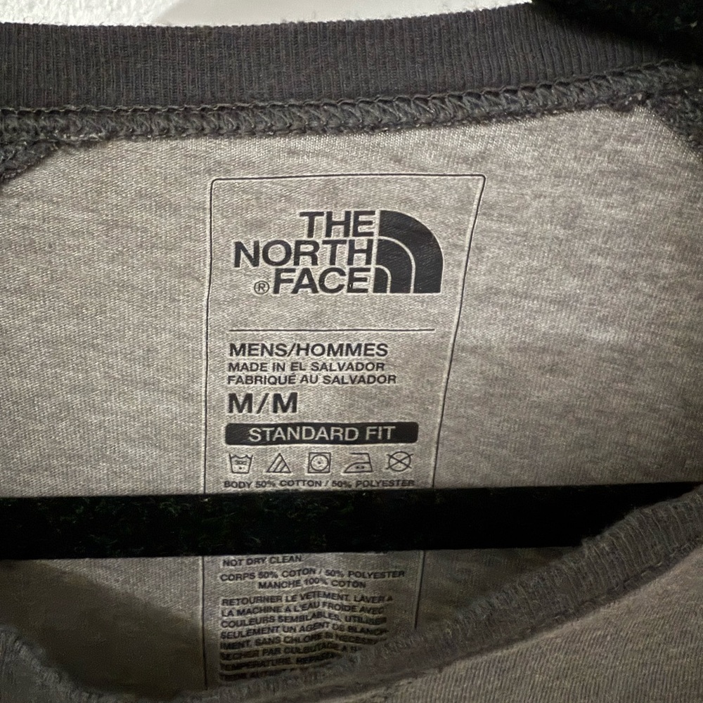 Men’s The North Face Black and Gray Standard Fit Shirt, Size M - Picture 3 of 3